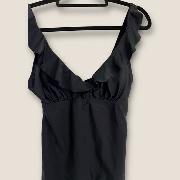 Black bikini top size Large with adjustable straps - Picture 2 of 8